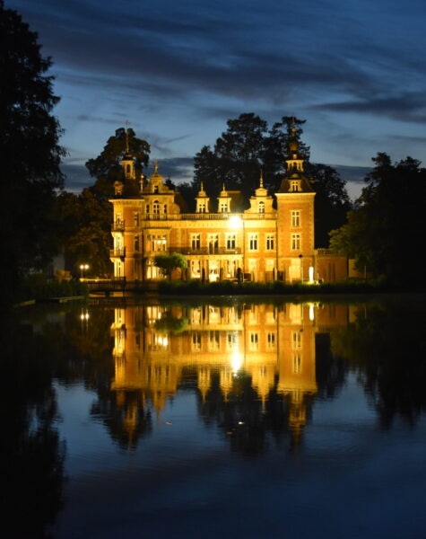 The castle in the colors of the night seen from the pond